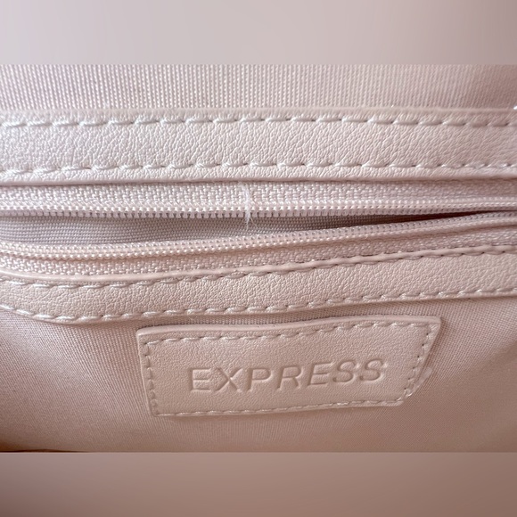 Express Quilted Chain Shoulder bag - Picture 4 of 5